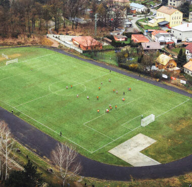 Letecký záběr z dronu Pustkoveckého stadionu