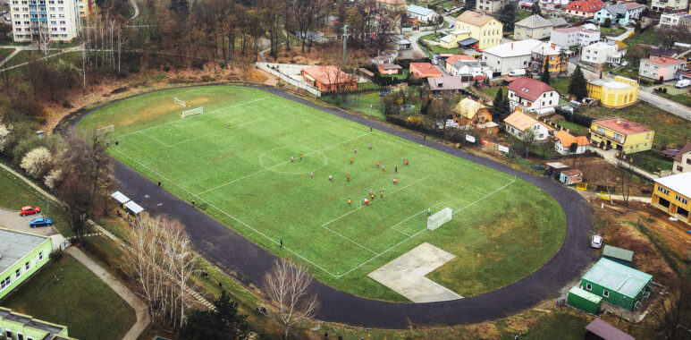 Letecký záběr z dronu Pustkoveckého stadionu